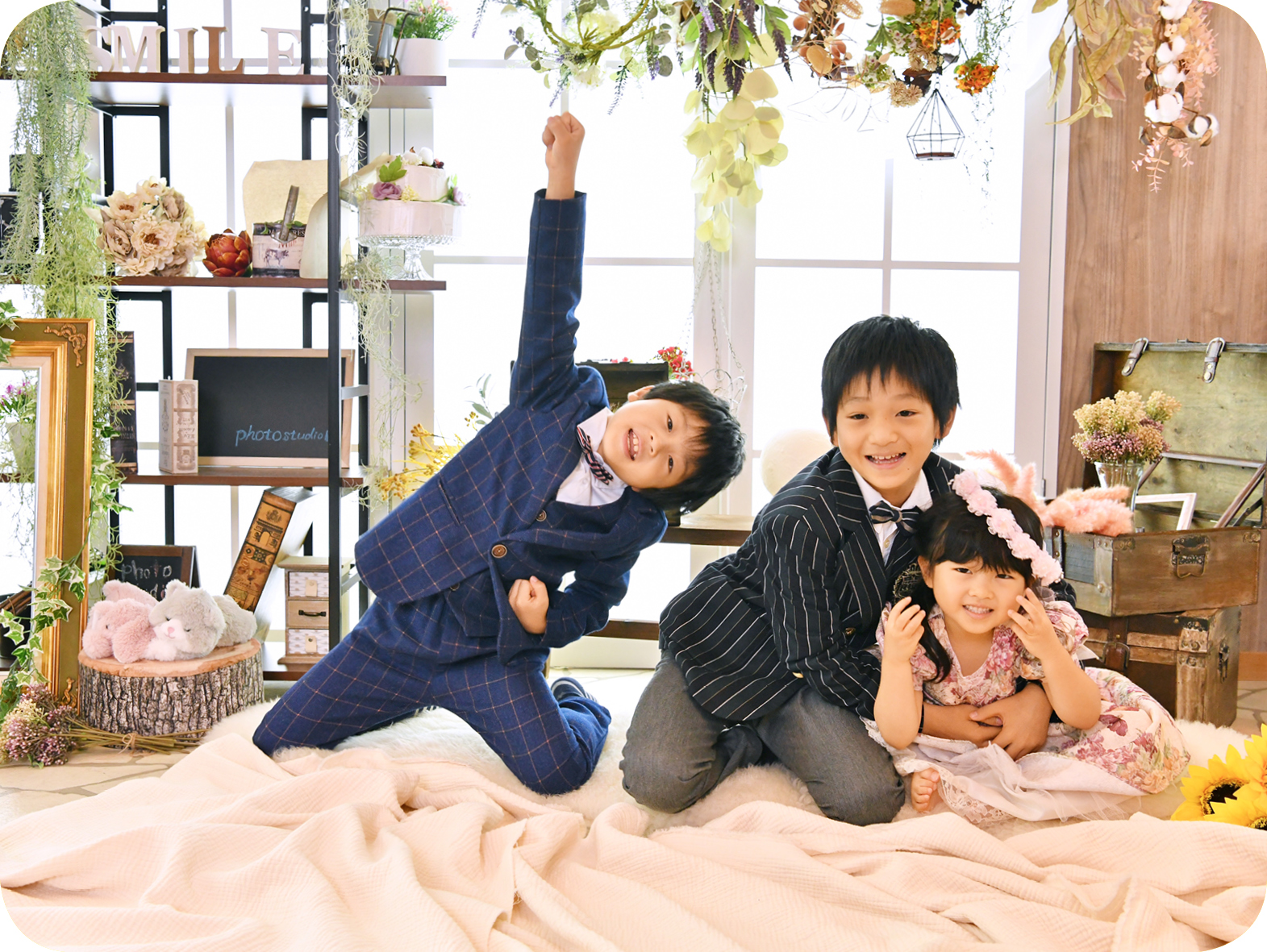 明るい雰囲気でにこやかに撮影