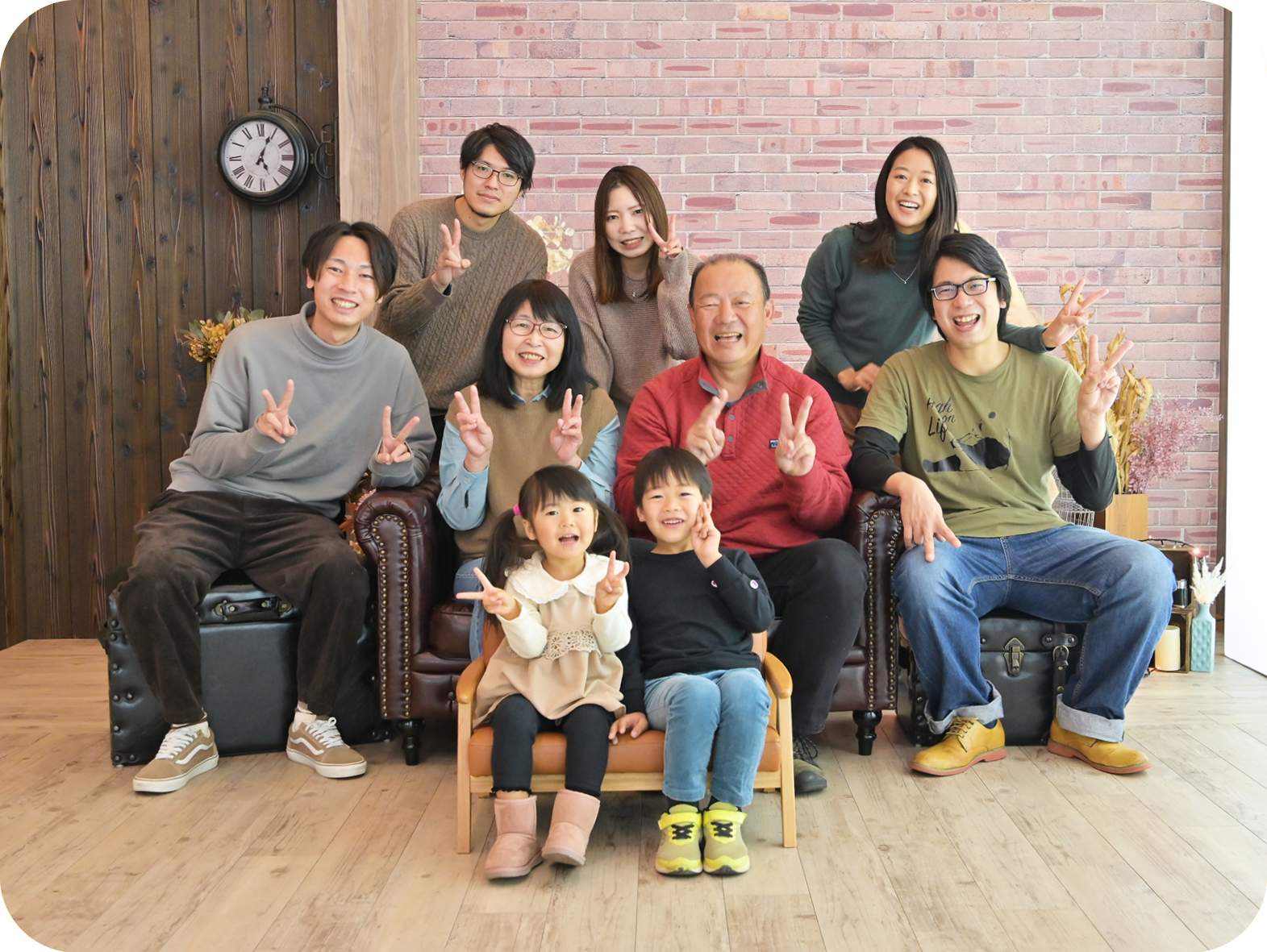 毎年恒例の家族写真を楽しい雰囲気で