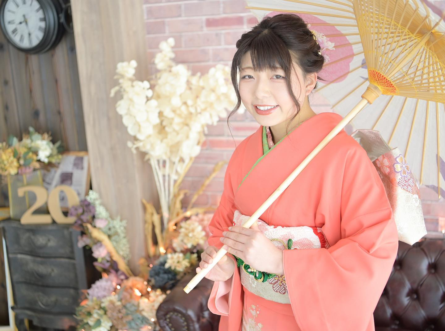 可愛い和傘を手に成人式前撮り