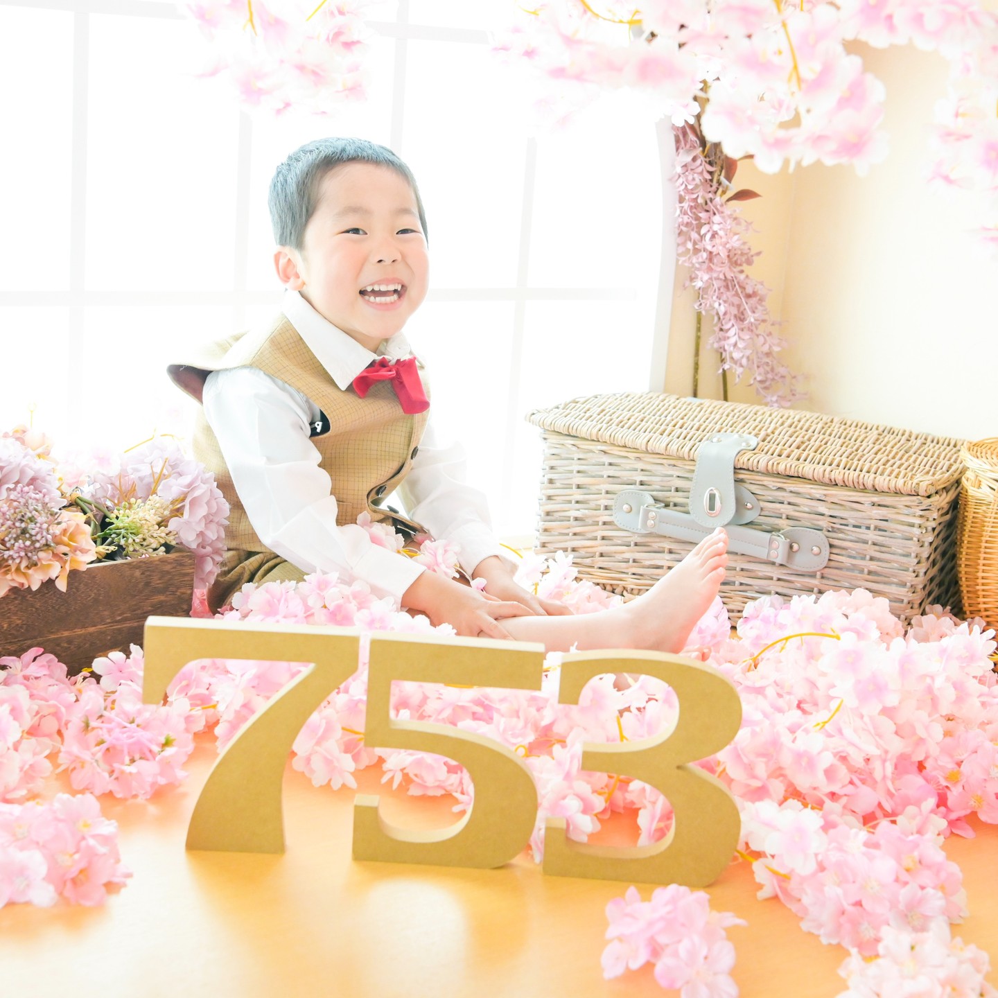 カッコイイ衣装と桜に囲まれて七五三撮影☆
