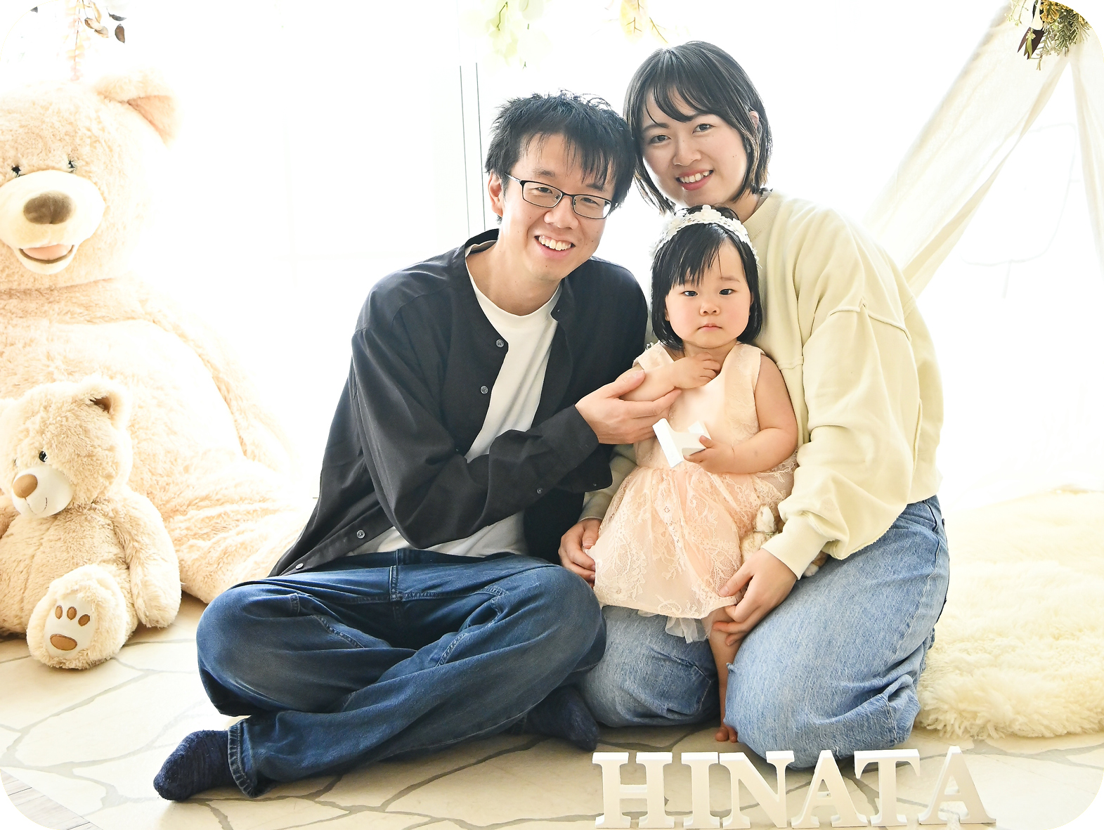子供の扱いがとても上手で、笑顔の写真がたくさん